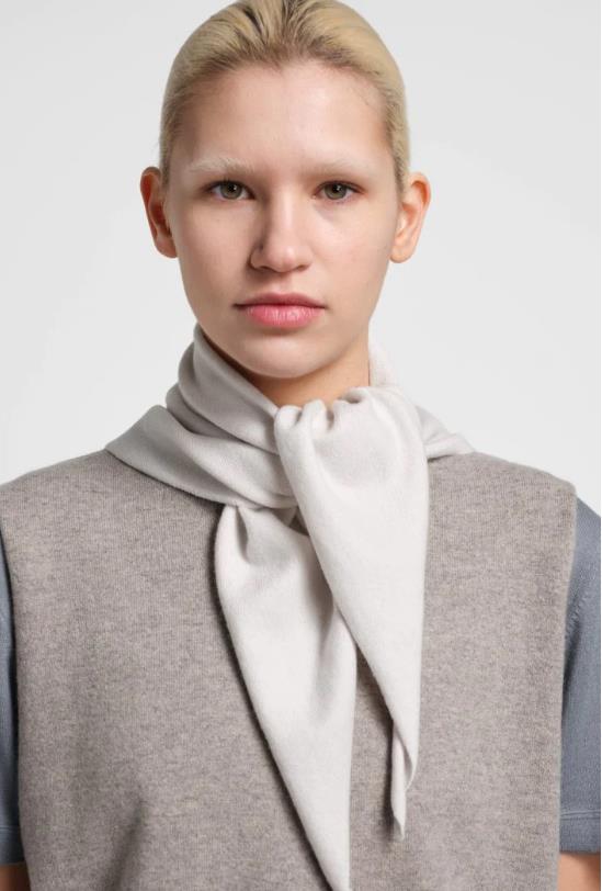 EXTREME CASHMERE No35 BANDANA IN CHALK