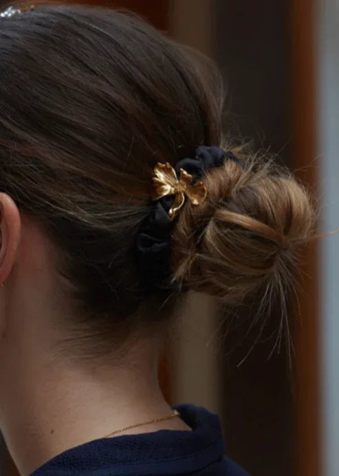 CECILE BOCCARA SINGLE FLOWER HAIR ACCESSORY – Emporium Kalu display picture 2