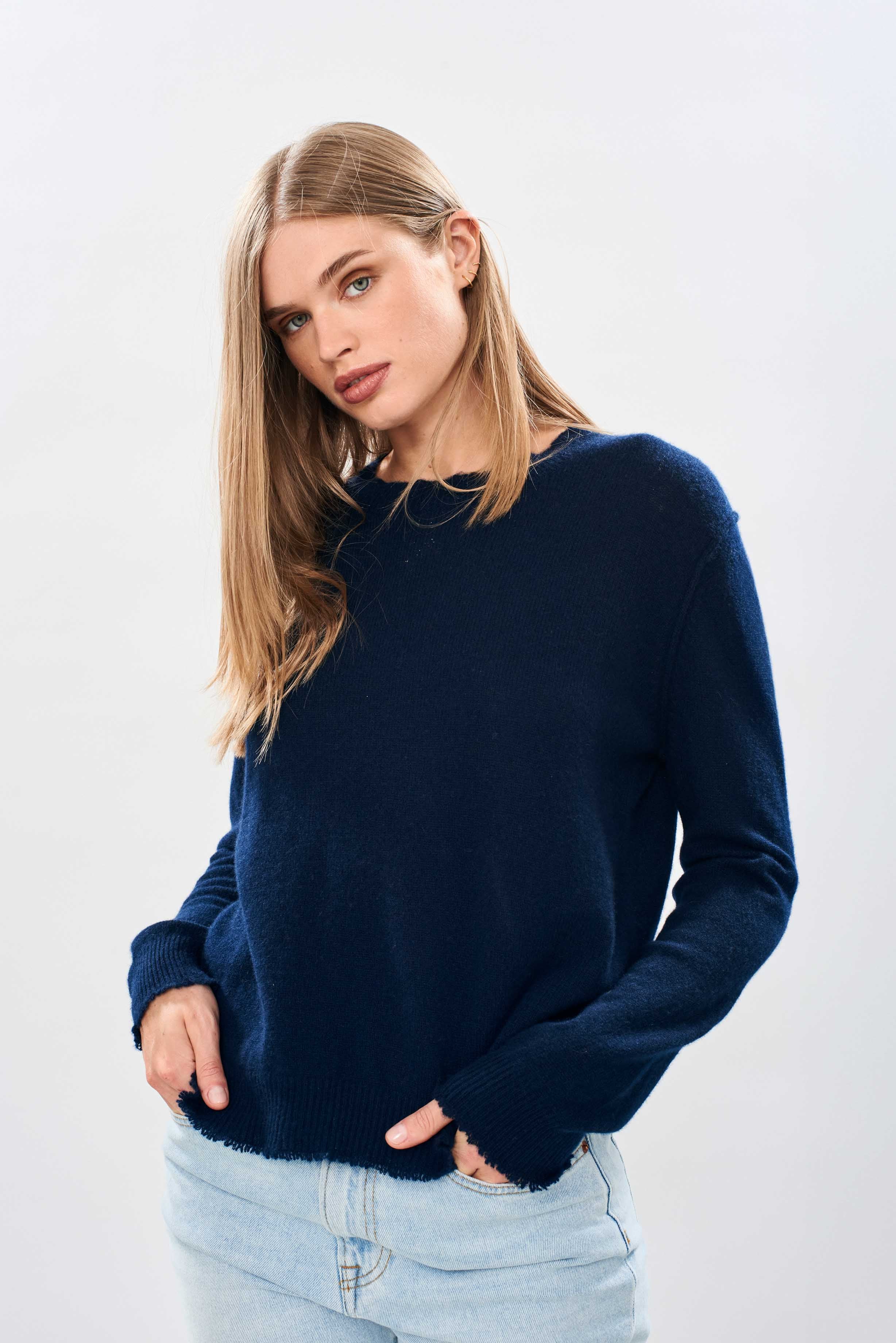 JUMPER 1234 CASHMERE DISTRESSED CREW IN NAVY – Emporium Kalu