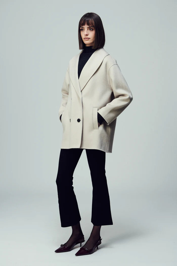 THE DYNAMIS STUDIO BROOKLYN ROUND LAPEL COAT IN MOTHER OF PEARL