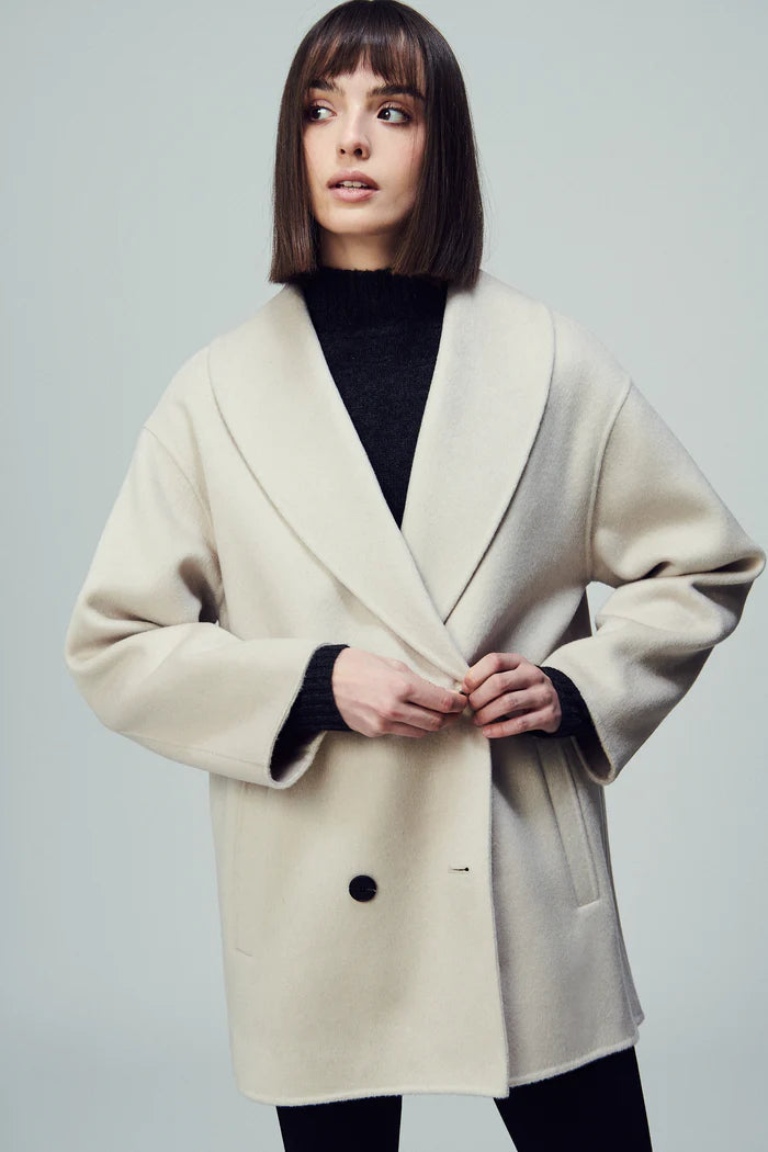 THE DYNAMIS STUDIO BROOKLYN ROUND LAPEL COAT IN MOTHER OF PEARL