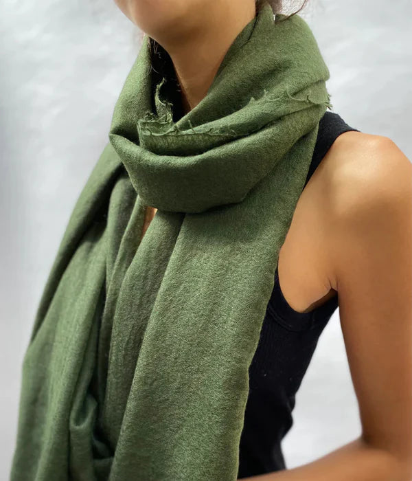 SIAN JACOBS MARMEE CASHMERE SCARF/SHAWL IN DARK GREEN