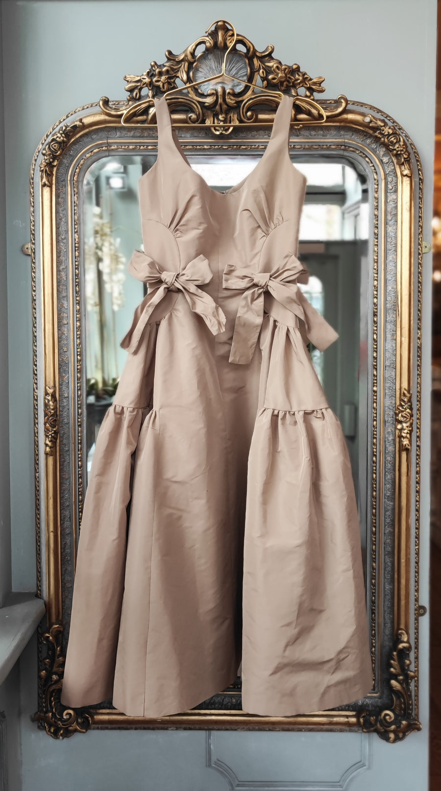 THE 2ND SKIN STRAPPY TAFFETA DRESS WITH BOWS IN TAN