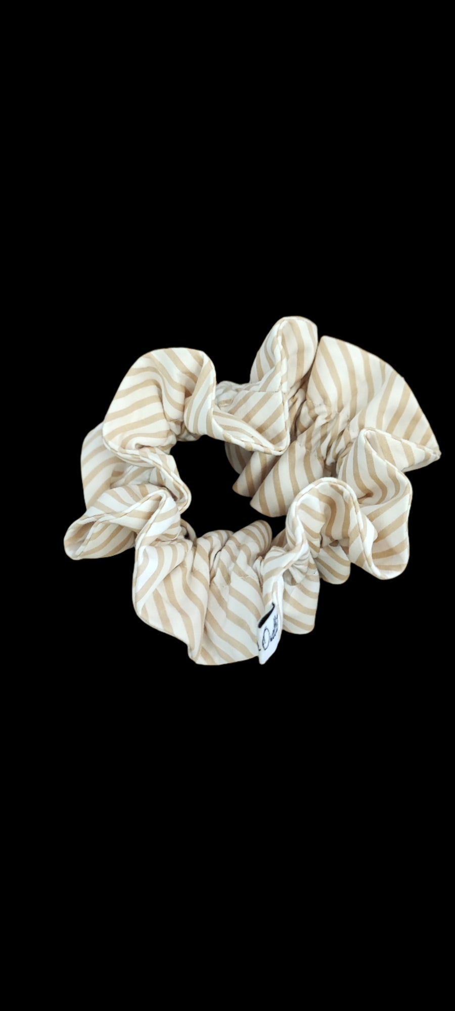 JENNIFER OUELLETTE SCRUNCHIE IN WHITE/ECRU