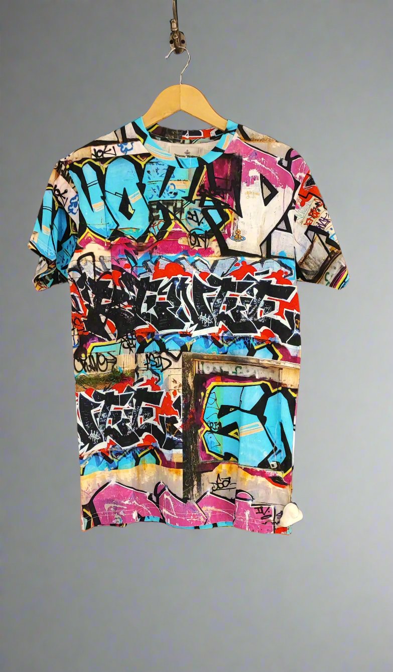 VIVIENNE WESTWOOD CLASSIC TSHIRT IN GRAFFITI PRINTED ORG