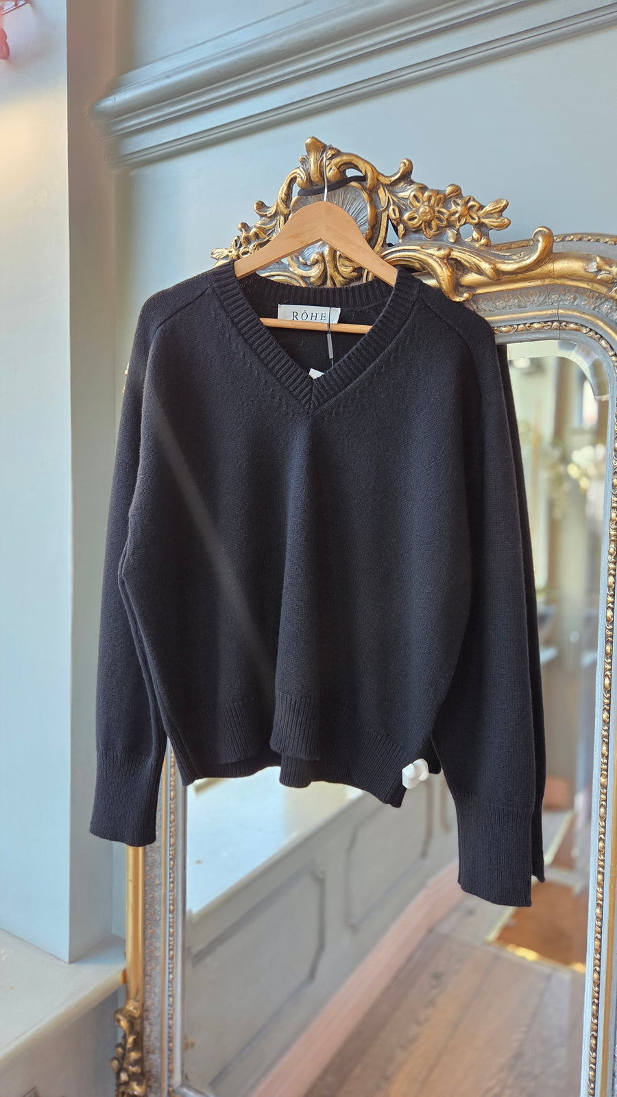 ROHE SLEEVE WRAP JUMPER IN BLACK