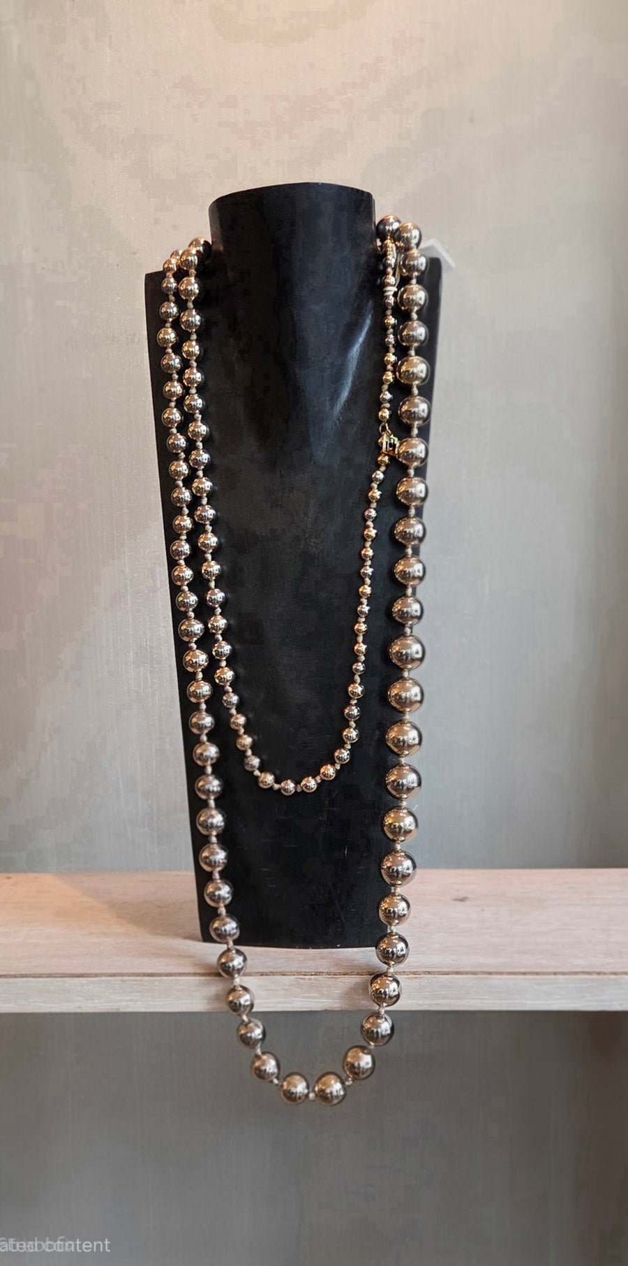 ROSANTICA LONG BEADED NECKLACE IN BRASS
