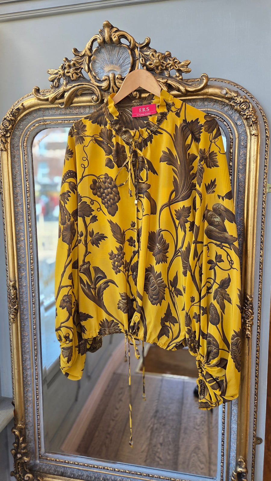 FOR RESTLESS SLEEPERS ARCHILO SHIRT IN  GOLD  WITH BROWN FRUIT LEAVES