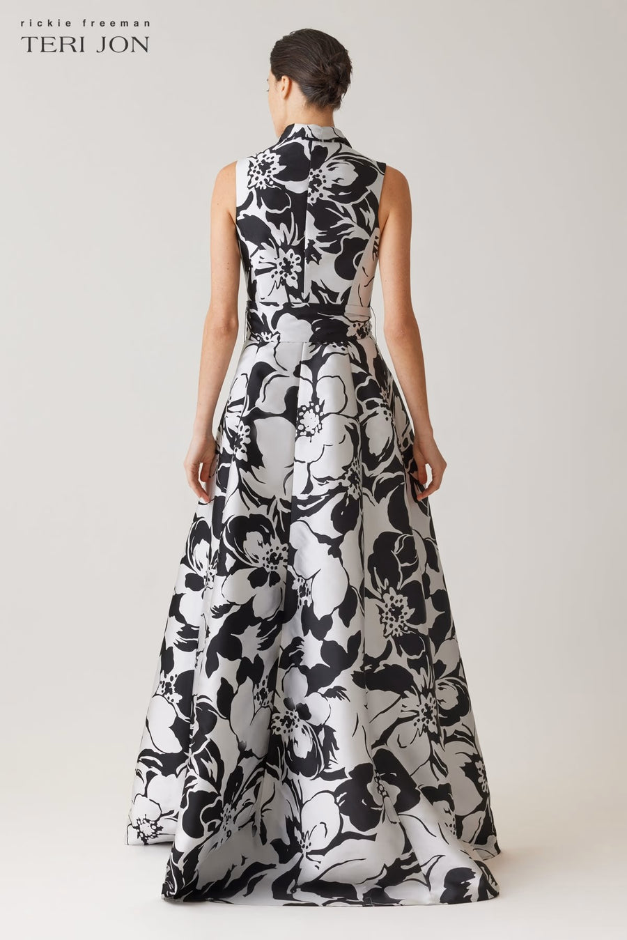 TERI JON SLEEVELESS BLACK & WHITE FLORAL A-LINE GOWN