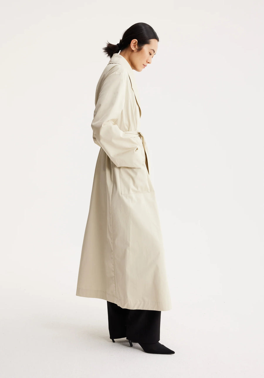 ROHE LONG WRAP TRENCH COAT IN SAND