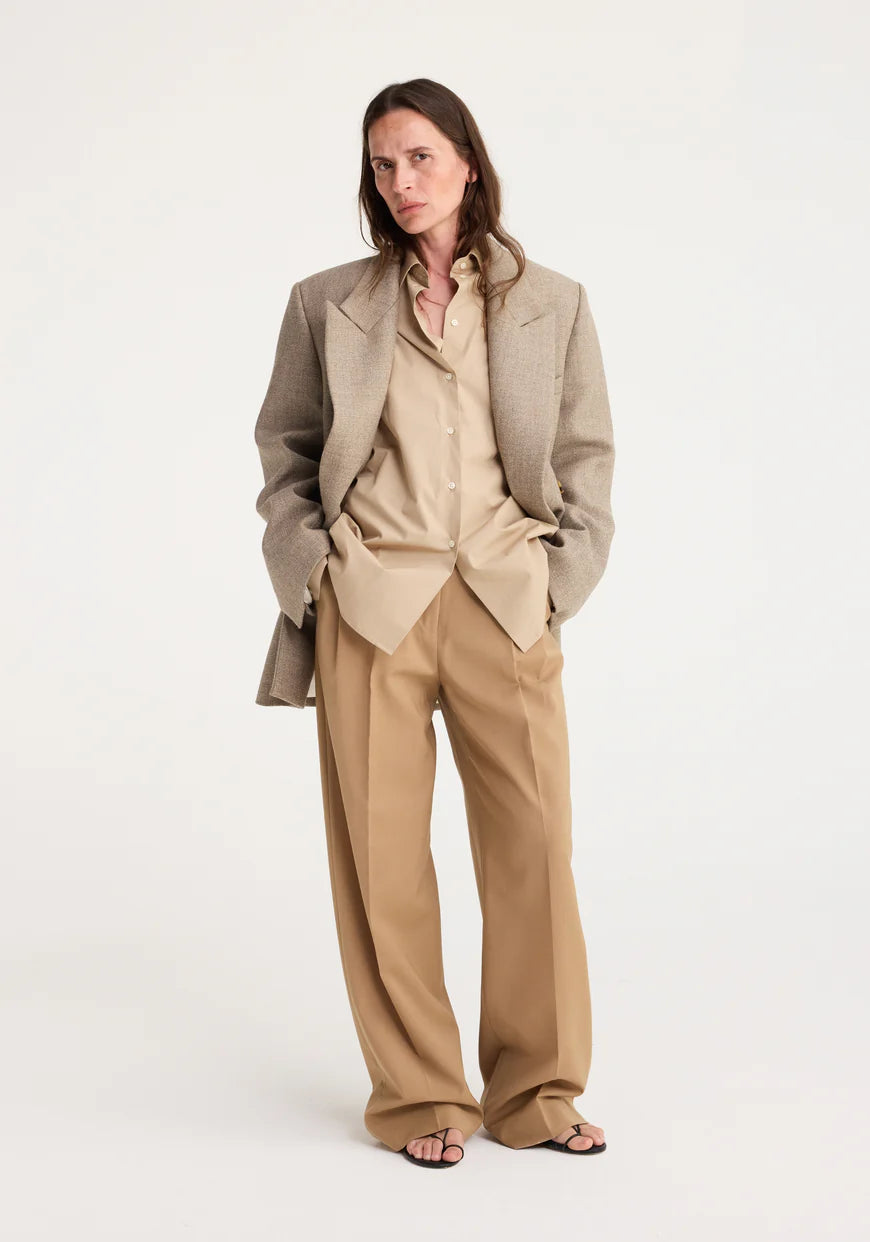 ROHE DOUBLE BREASTED TAILORED JACKET IN HAZELNUT MELANGE