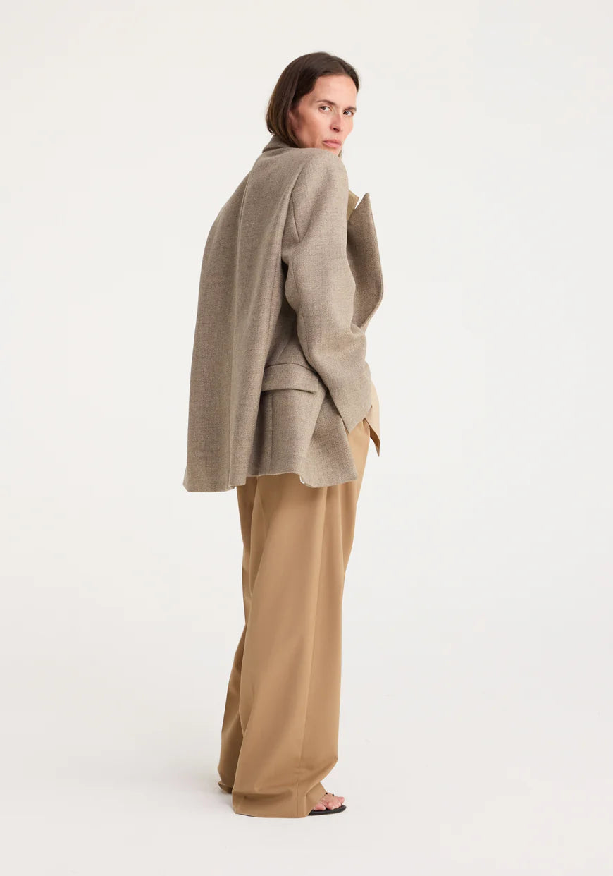 ROHE DOUBLE BREASTED TAILORED JACKET IN HAZELNUT MELANGE