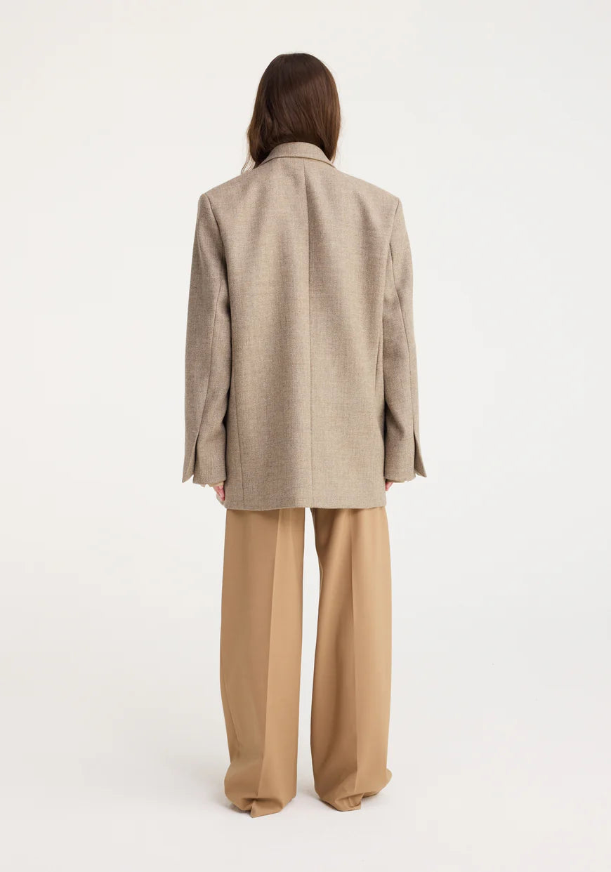 ROHE DOUBLE BREASTED TAILORED JACKET IN HAZELNUT MELANGE