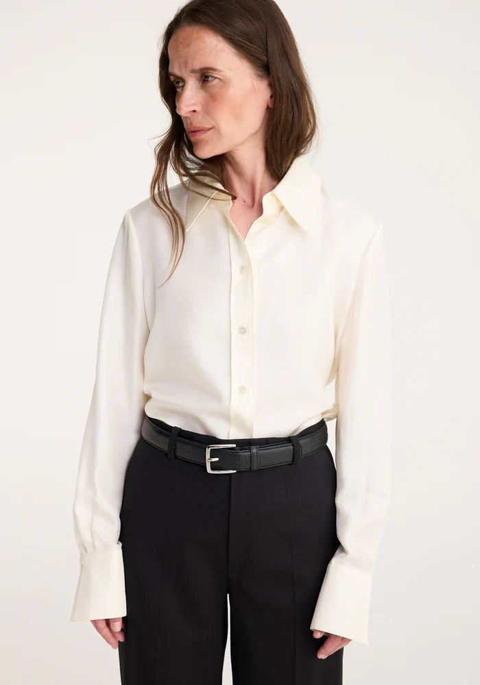 ROHE OSTRICH LEATHER BELT IN BLACK