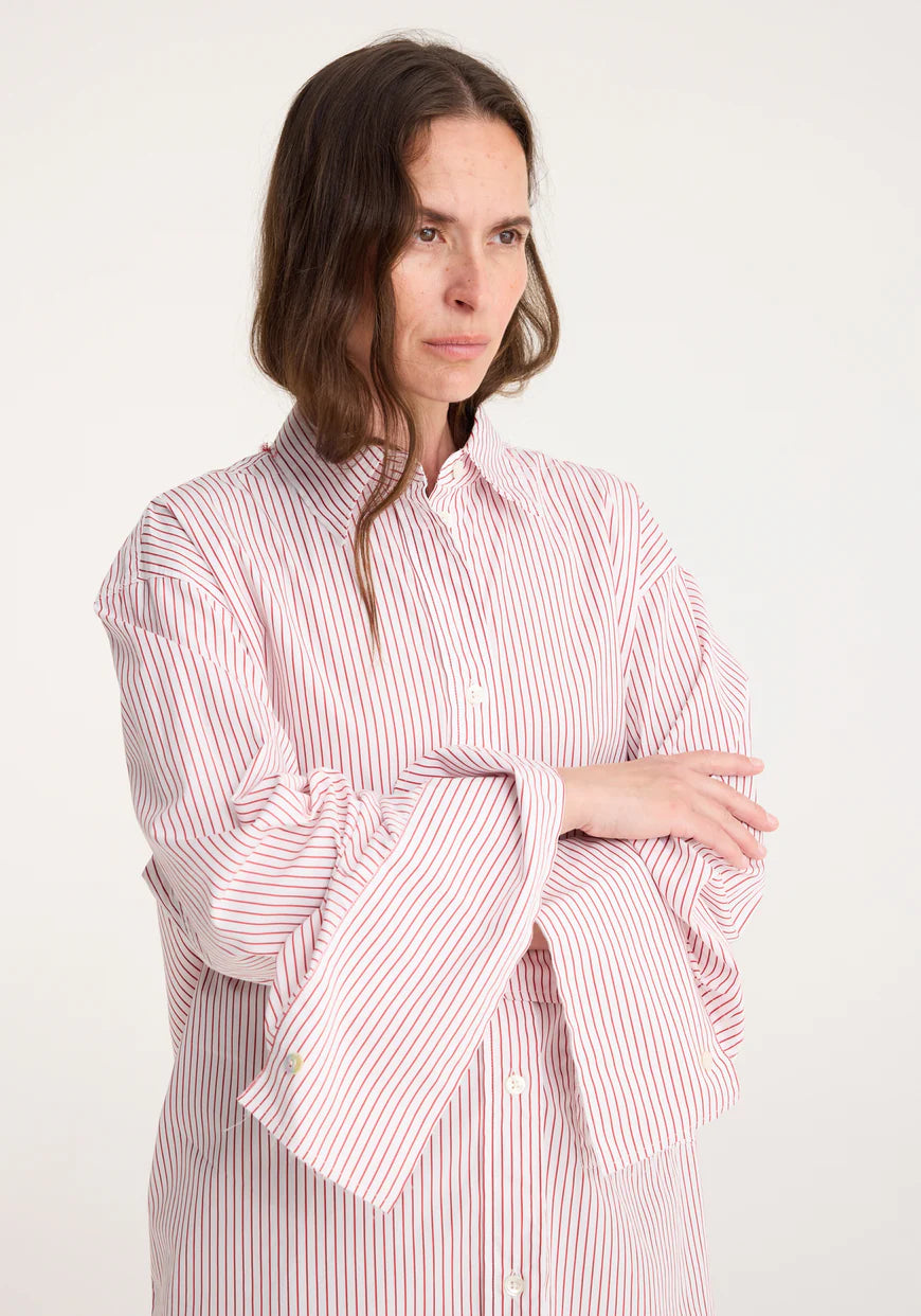 ROHE SHIRT WITH LARGE CUFFS AND FRAYING DETAILS IN WHITE/PORT STRIPE