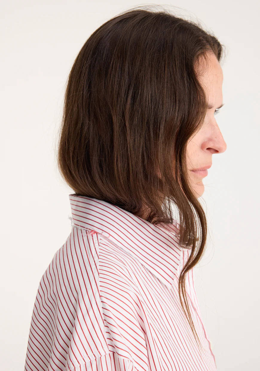 ROHE SHIRT WITH LARGE CUFFS AND FRAYING DETAILS IN WHITE/PORT STRIPE