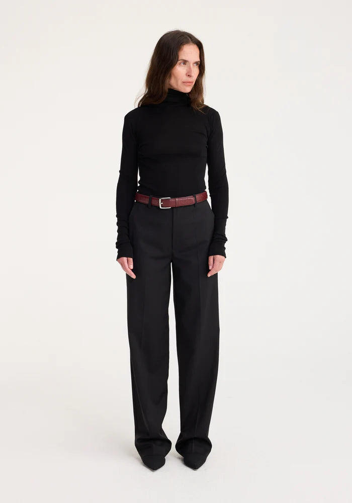 ROHE OSTRICH LEATHER BELT IN GARNET