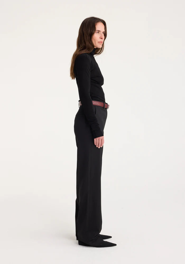 ROHE OSTRICH LEATHER BELT IN GARNET