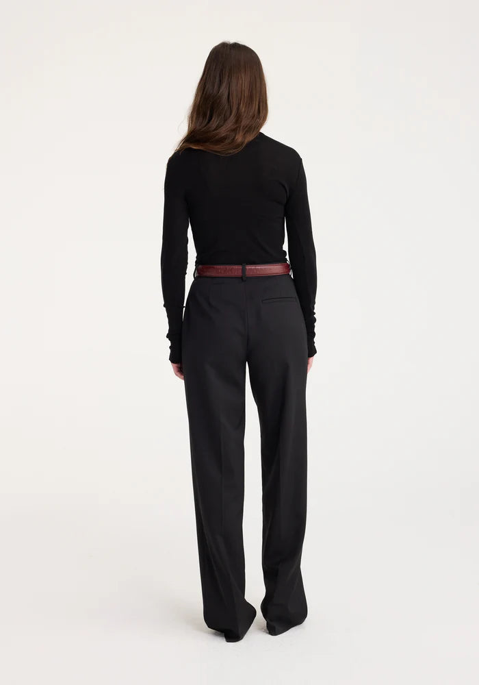 ROHE OSTRICH LEATHER BELT IN GARNET