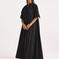 ROHE PLEATED DRESS IN BLACK