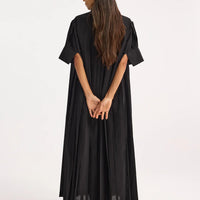 ROHE PLEATED DRESS IN BLACK