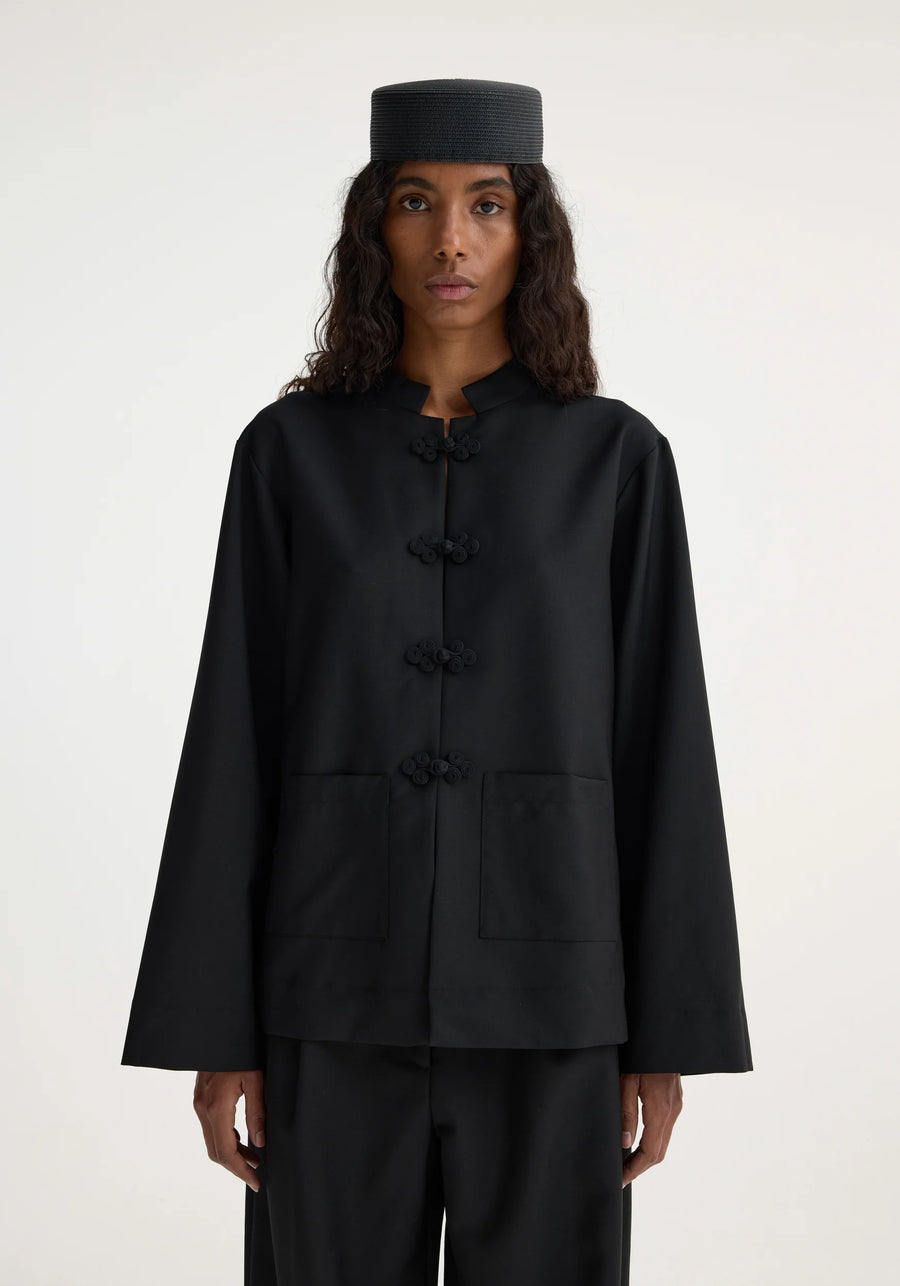 ROHE MANDARIN CLOSURE JACKET IN BLACK