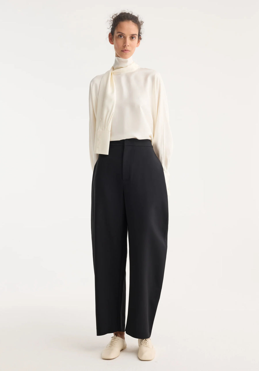 ROHE SCULTURAL TROUSERS IN BLACK