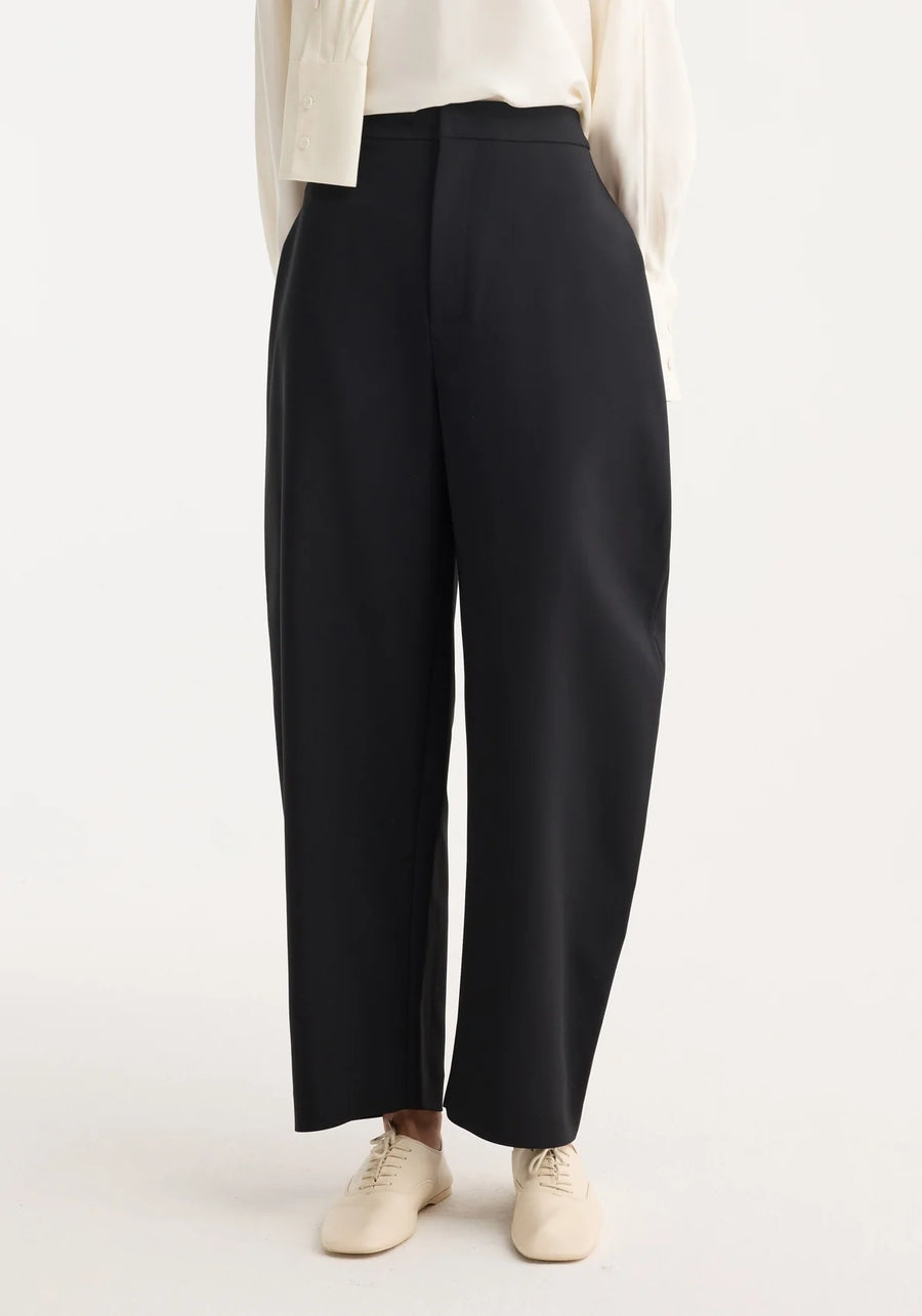 ROHE SCULTURAL TROUSERS IN BLACK