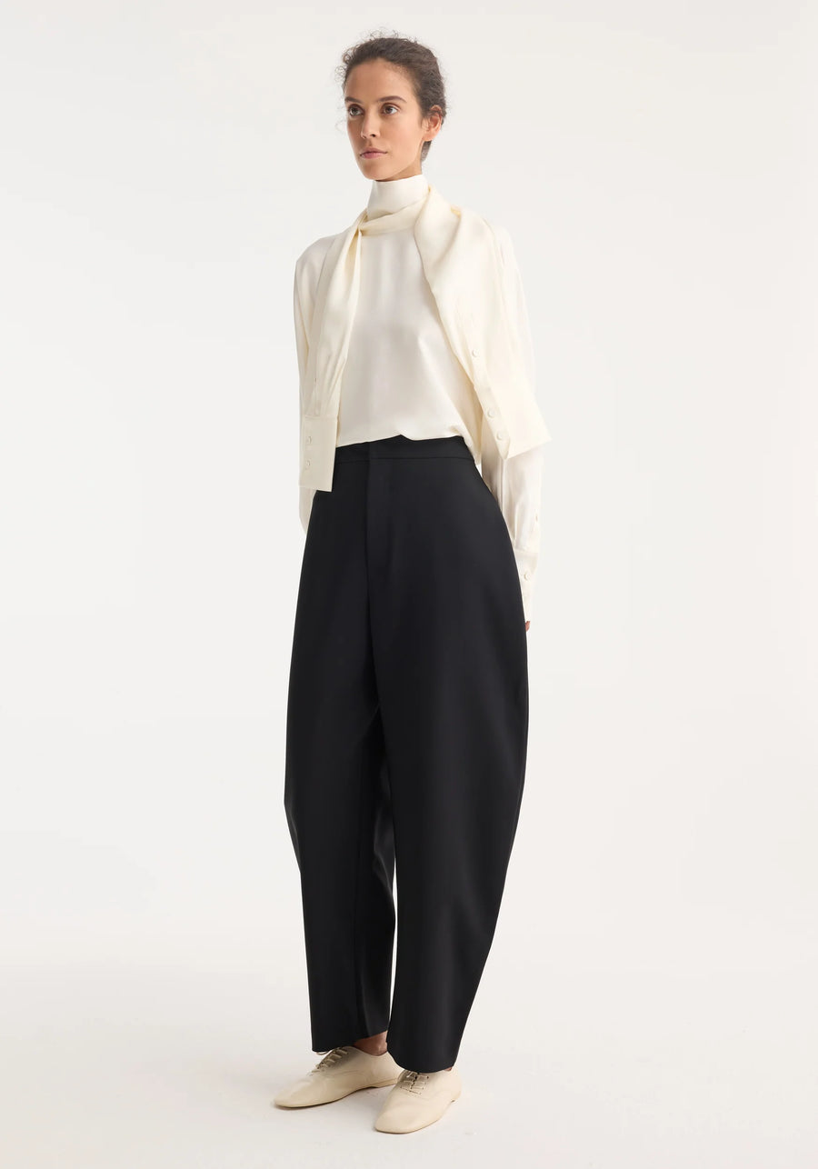 ROHE SCULTURAL TROUSERS IN BLACK