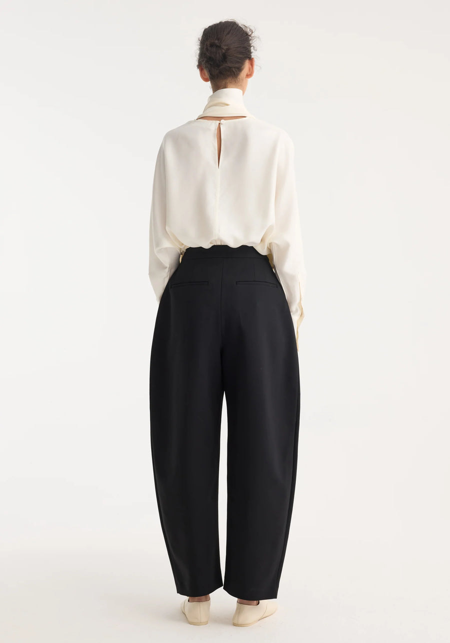 ROHE SCULTURAL TROUSERS IN BLACK