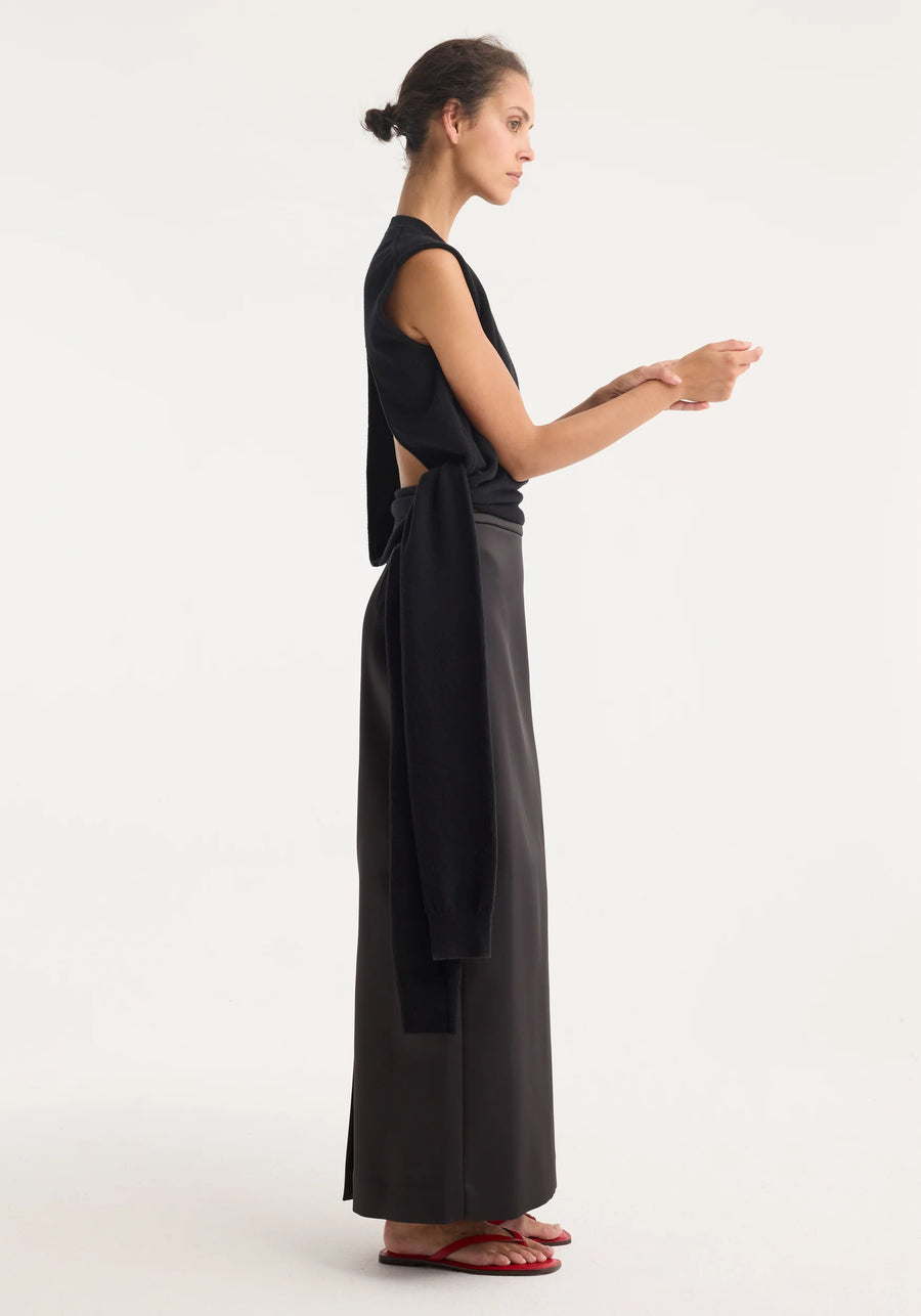 ROHE COLUMN SATIN SKIRT IN BLACK