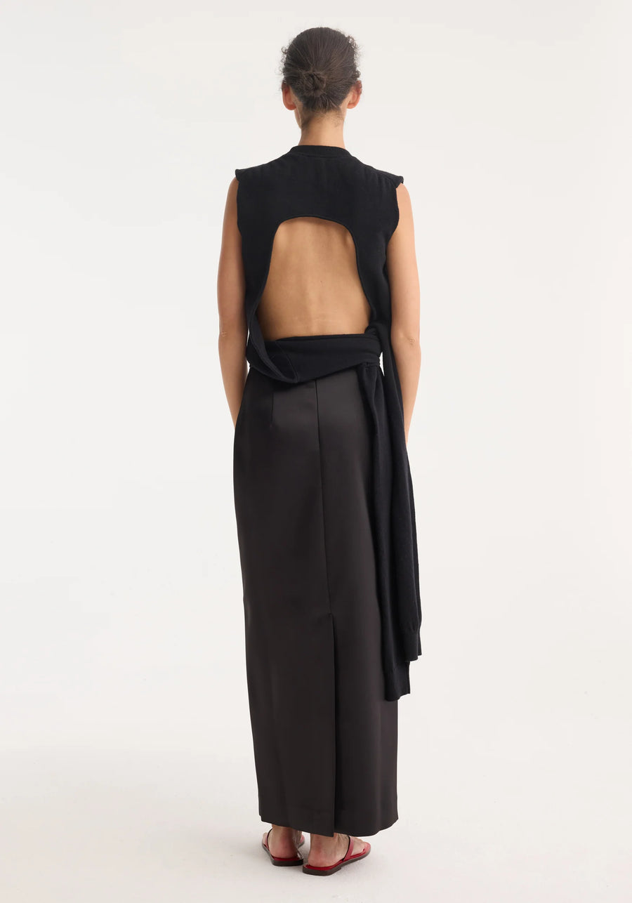 ROHE COLUMN SATIN SKIRT IN BLACK