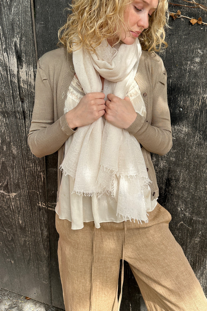 SIAN JACOBS MARMEE CASHMERE SCARF IN CHALK