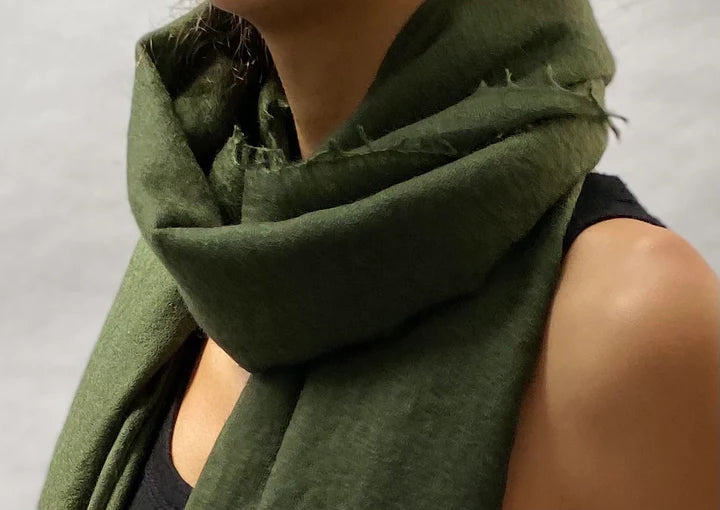 SIAN JACOBS MARMEE CASHMERE SCARF/SHAWL IN DARK GREEN