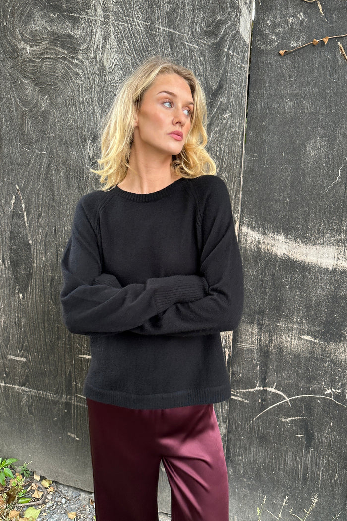 SIAN JACOBS HETHNA IN BLACK