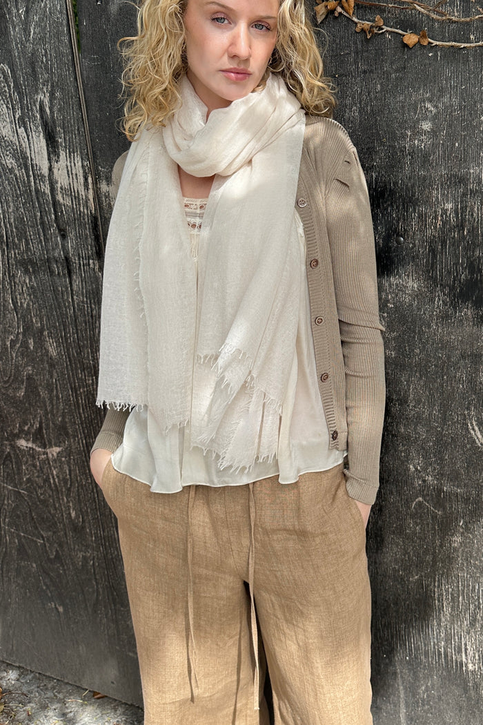 SIAN JACOBS MARMEE CASHMERE SCARF IN CHALK