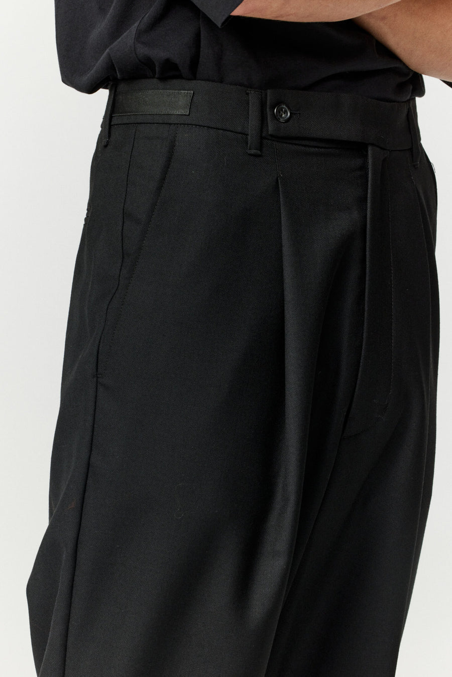 ADNYM ALO P TROUSERS IN SMOKE BLACK