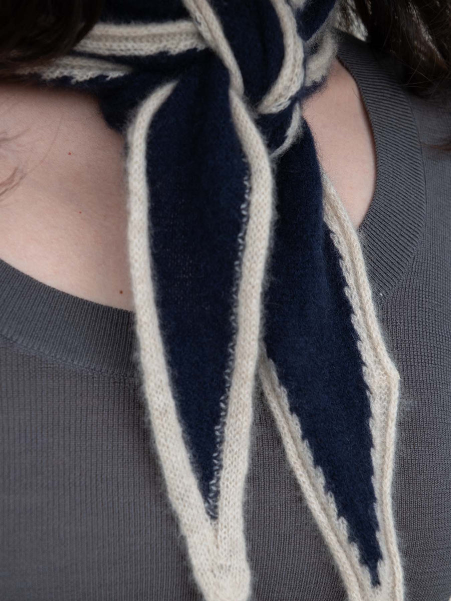 OATS & RICE AUSTEN SPINDLE SHAPED KNITTED CASHMERE SCARF IN NAVY