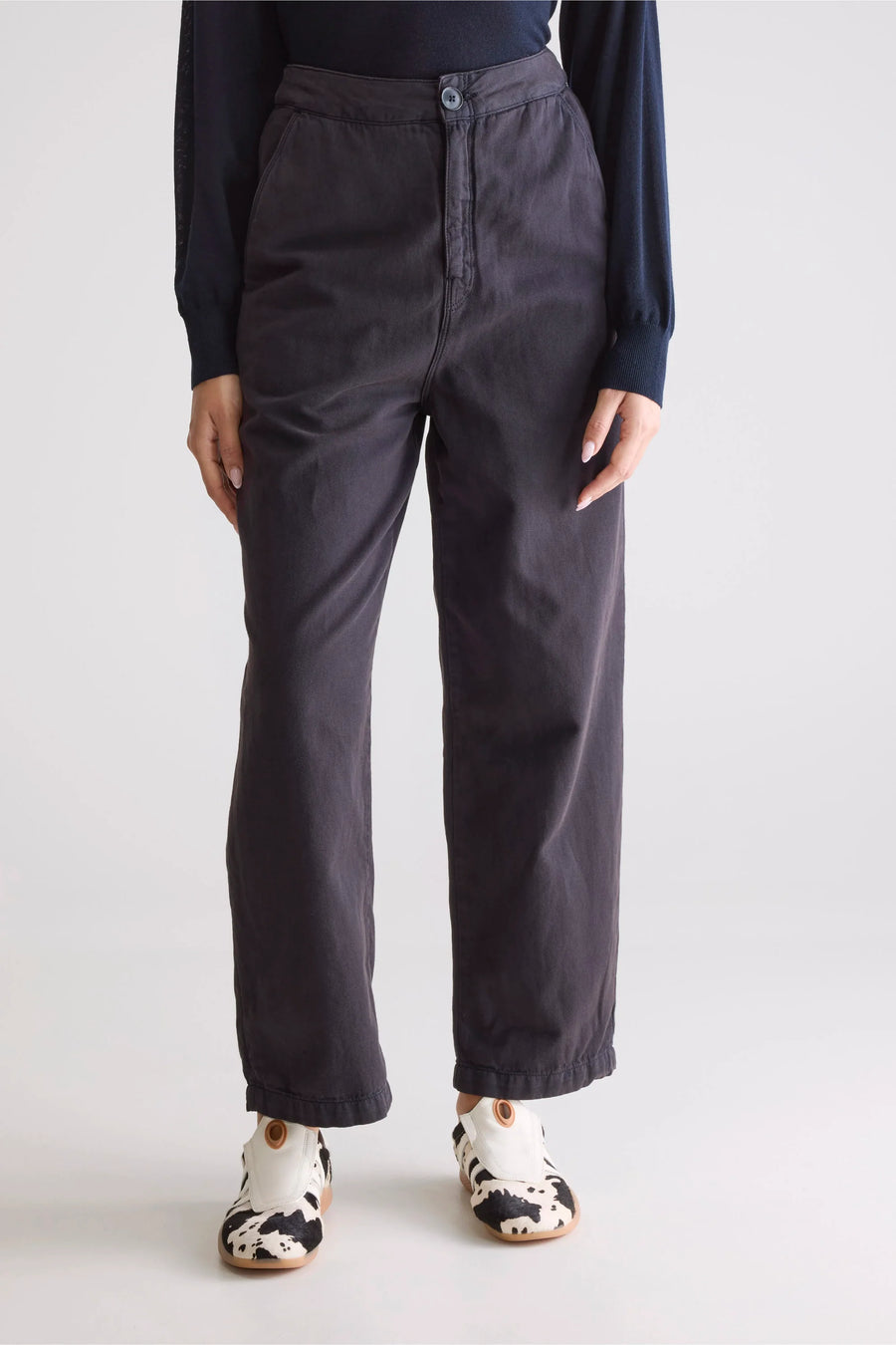 BELLEROSE PASOP TROUSERS IN OFF BLACK
