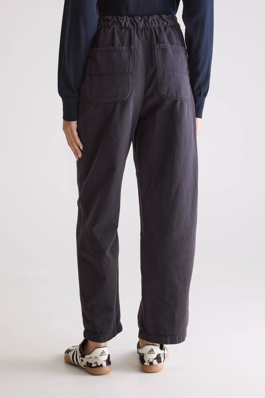 BELLEROSE PASOP TROUSERS IN OFF BLACK