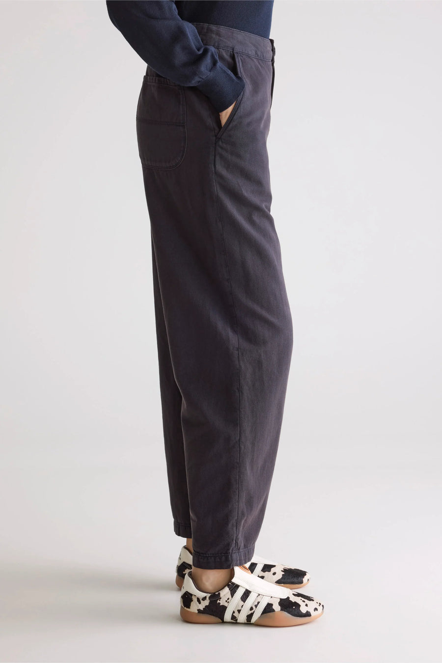BELLEROSE PASOP TROUSERS IN OFF BLACK