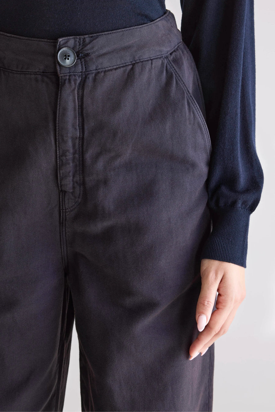 BELLEROSE PASOP TROUSERS IN OFF BLACK