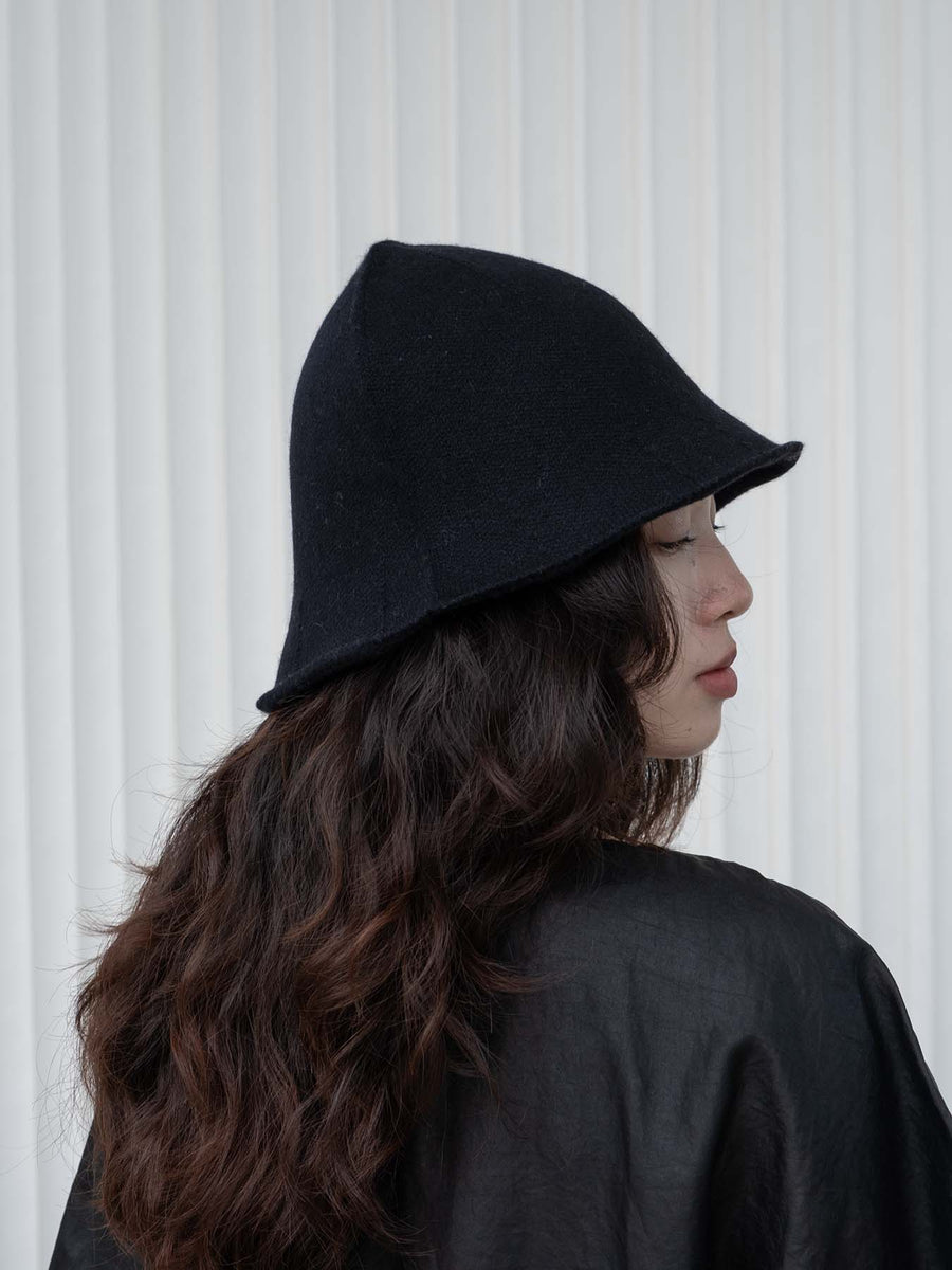 OATS & RICE BLACK CASHMERE BUCKET HAT
