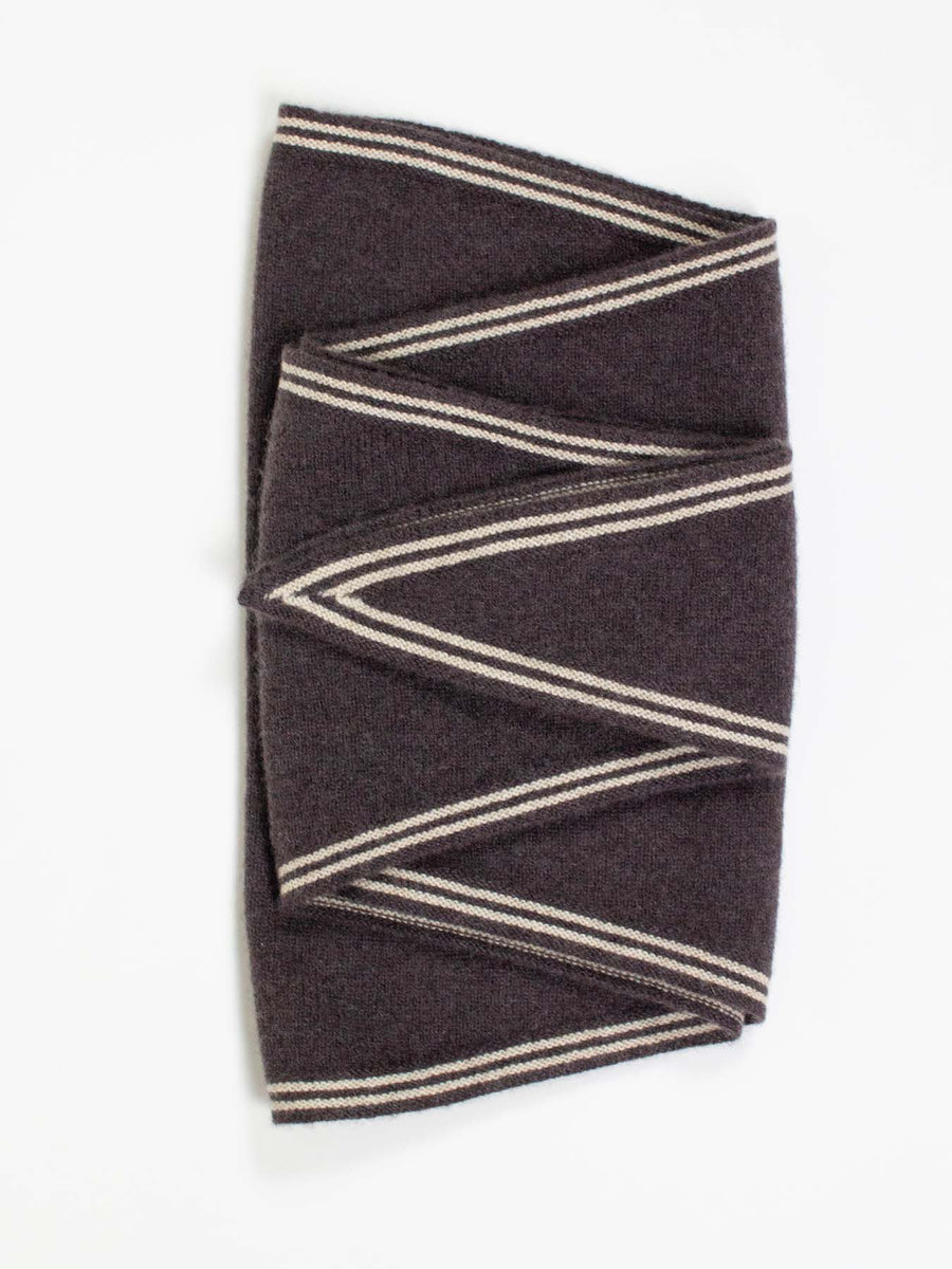 OATS & RICE BRONTE SPINDLE SHAPED KNITTED CASHMERE SCARF IN CACAO