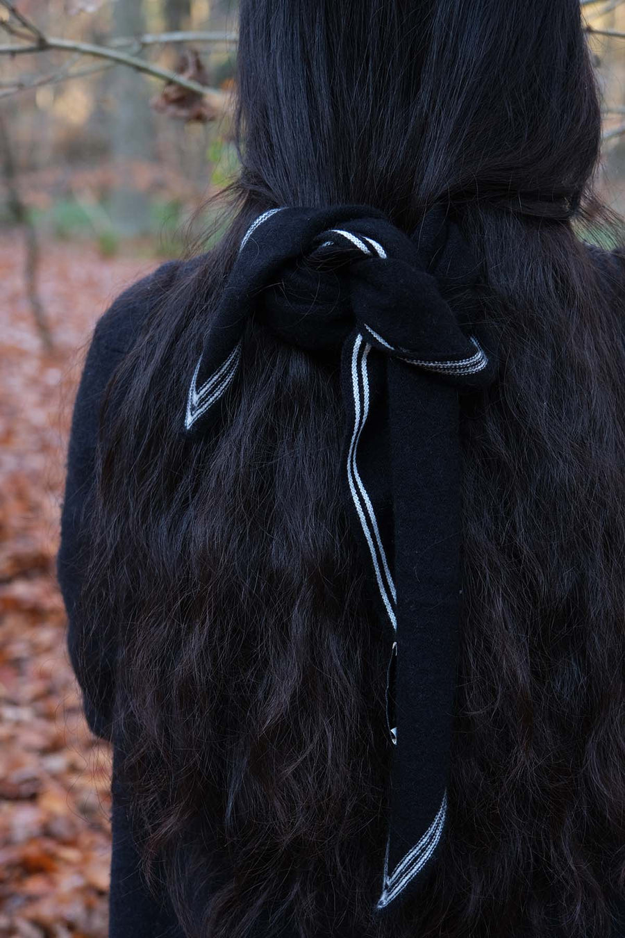 OATS & RICE BRONTE SPINDLE SHAPED KNITTED CASHMERE SCARF IN BLACK