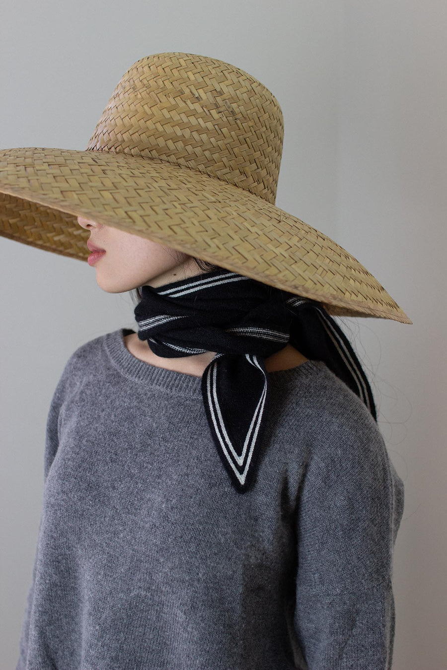 OATS & RICE BRONTE SPINDLE SHAPED KNITTED CASHMERE SCARF IN BLACK