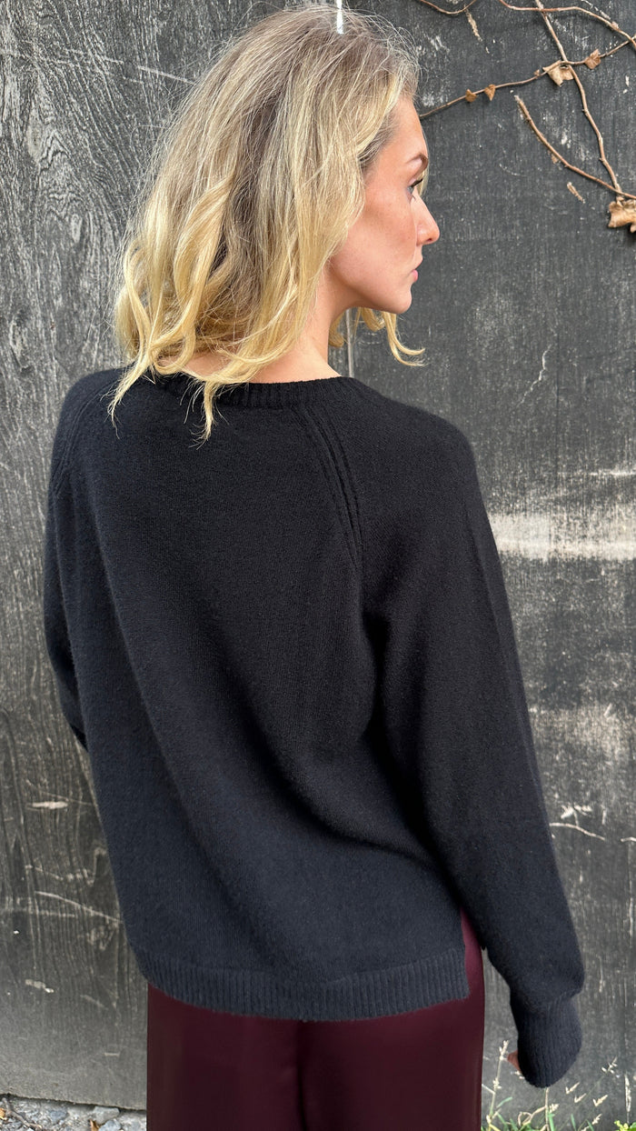 SIAN JACOBS HETHNA IN BLACK