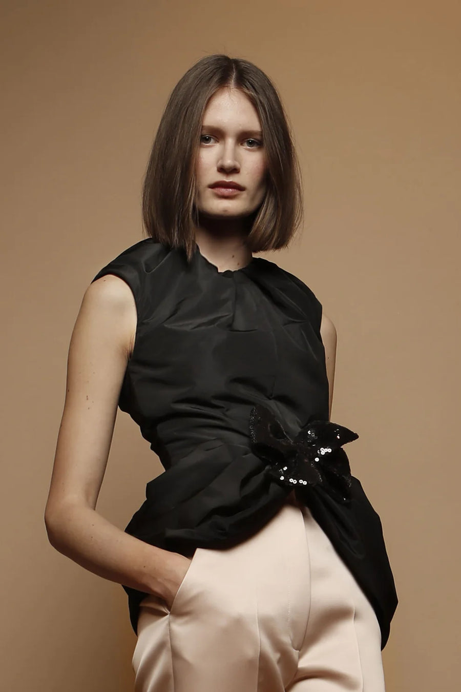 THE 2ND SKIN TAFETTA SLEEVELESS PADDED TOP