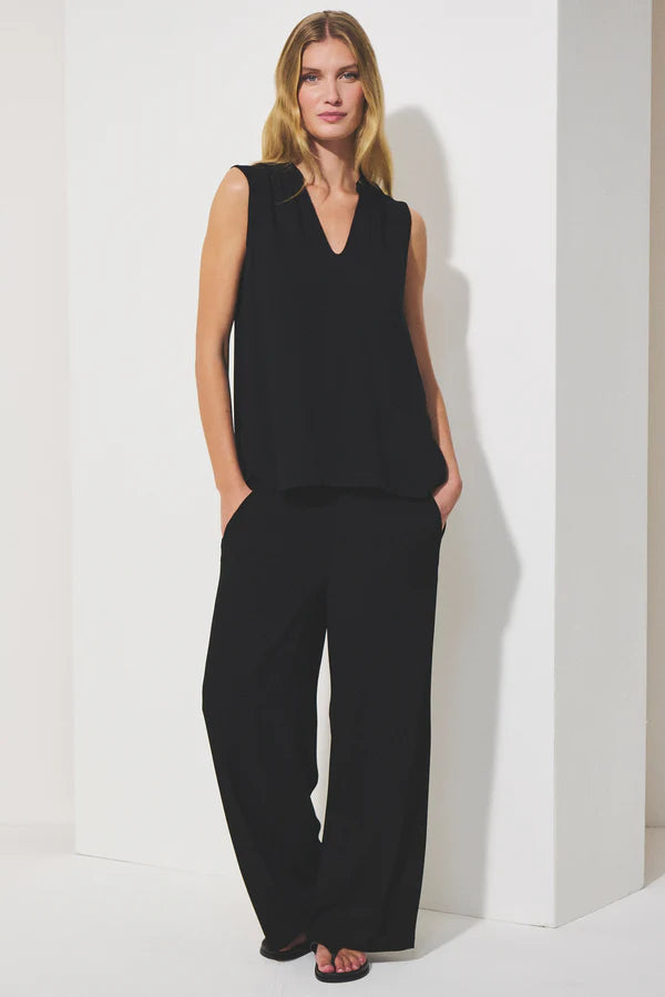 TRANSIT TSHIRT WITH MANDARIN COLLAR AND VNECK IN BLACK