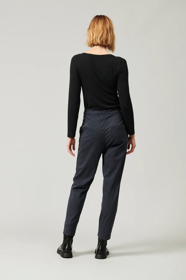 TRANSIT SLIM FIT PANT IN STRETCH COTTON IN NAVY